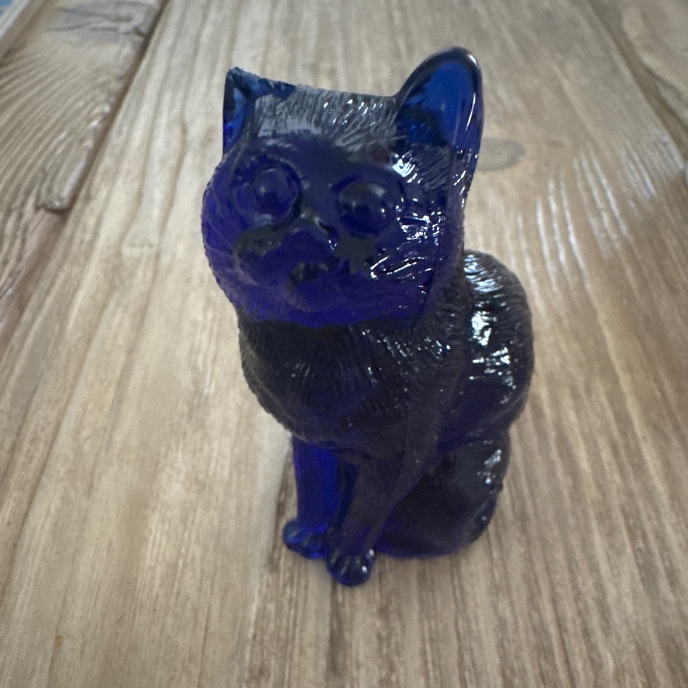VINTAGE Mosser Glass Sitting Cat Figurine